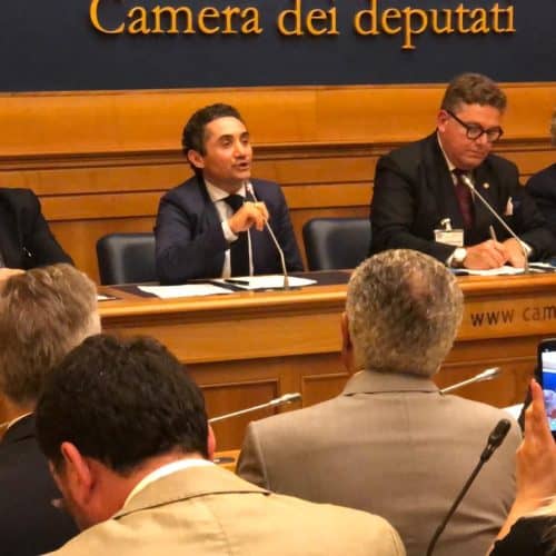 Nicola in conferenza stampa alla Camera